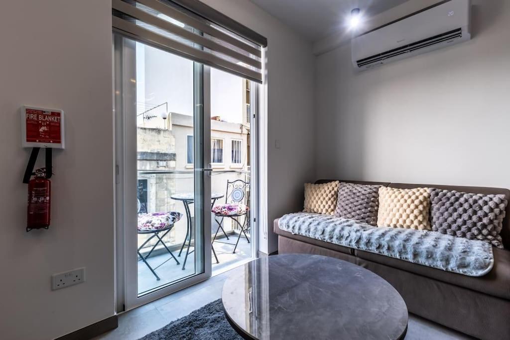 Velvet Noir Apartment By Soea Sliema Exterior foto